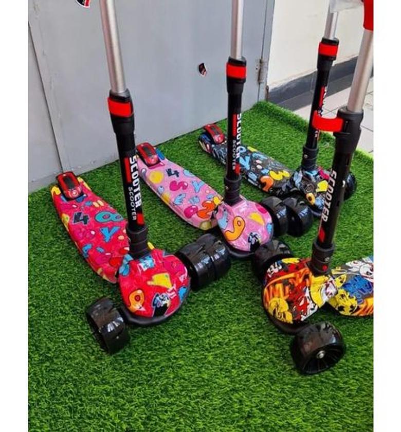 SCOOTER. Foldable Adjustable Kids Scooters  From 2 to 12yrs With Music And Lights You Cant Miss This image