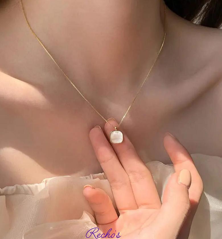 White marble necklace image