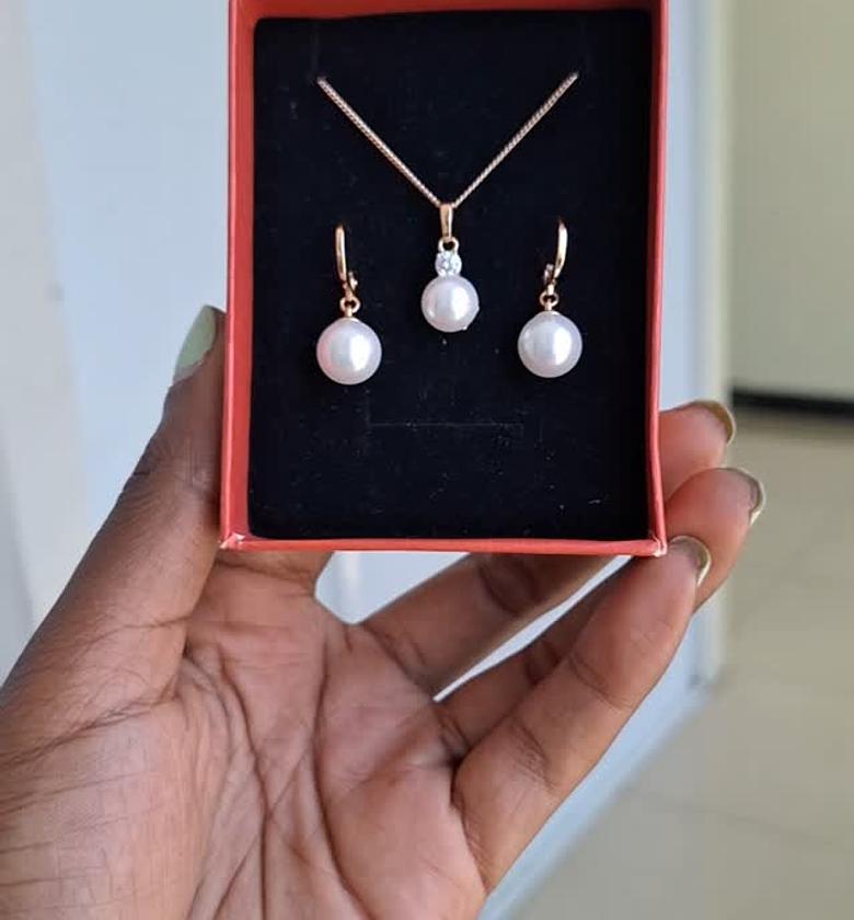 hypollargenic non tarnish and anti fading gold coated necklace  and earrings set image