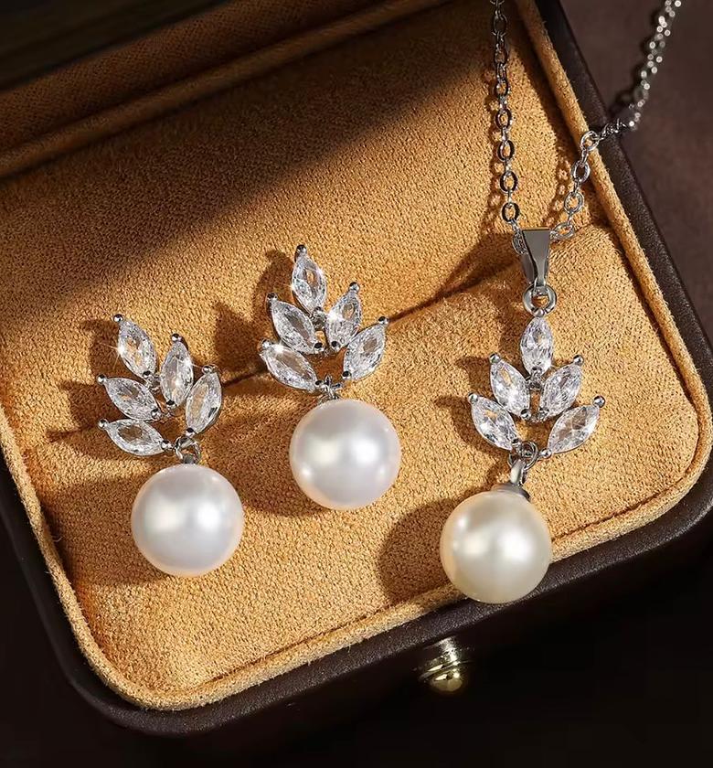 Aura Leaf Pearl Drop Set image