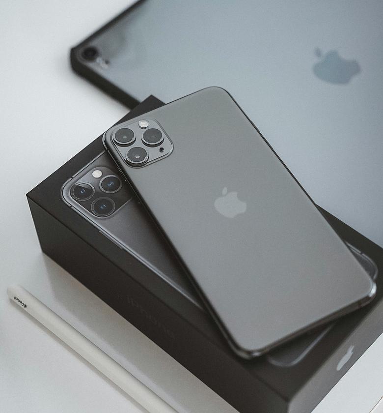 Smartphones & Tablets