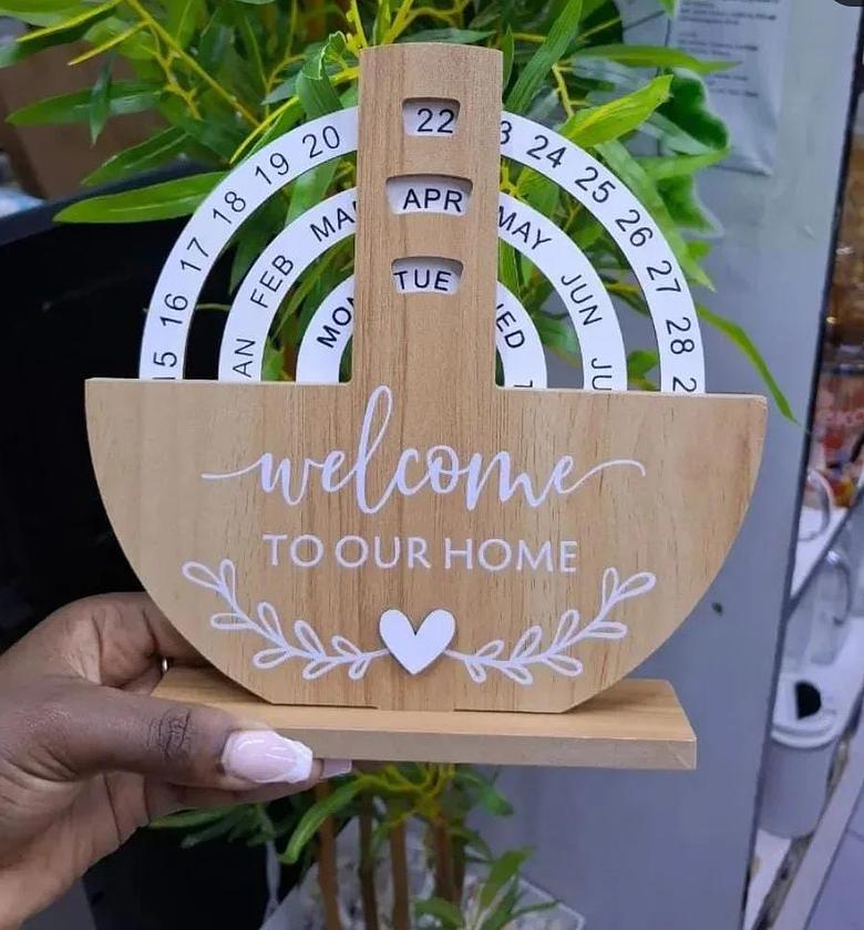 Wooden creative rotating calendar image