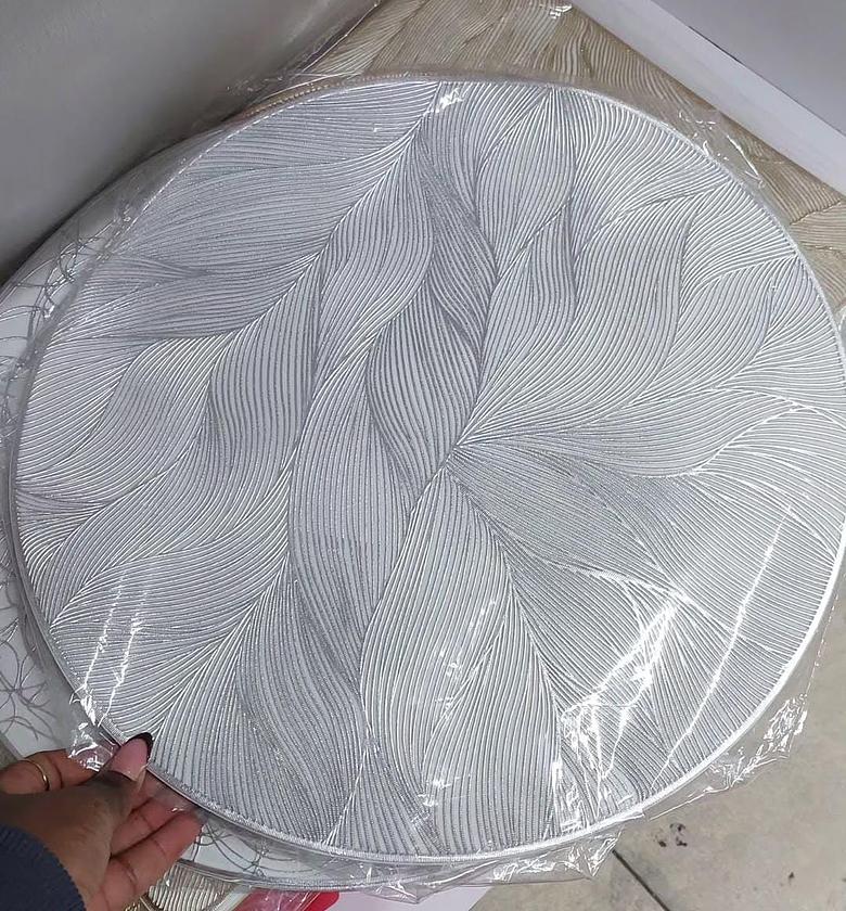 Elegant table mats image