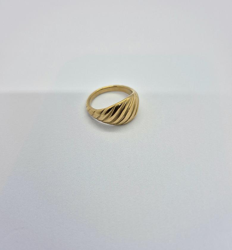 Ribbed Dome Ring image