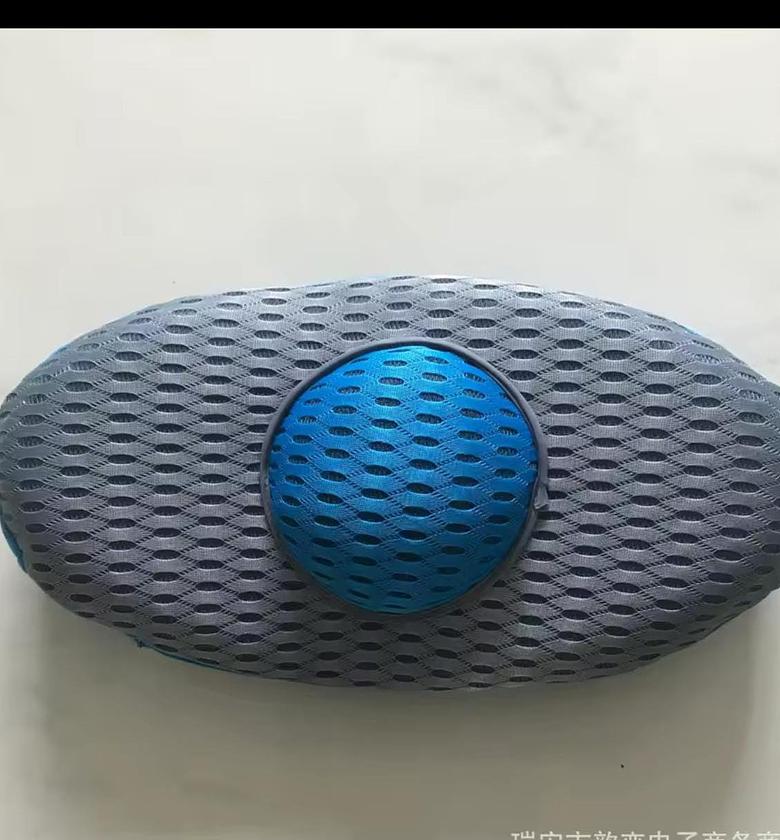 Comfy curved back support pillow image