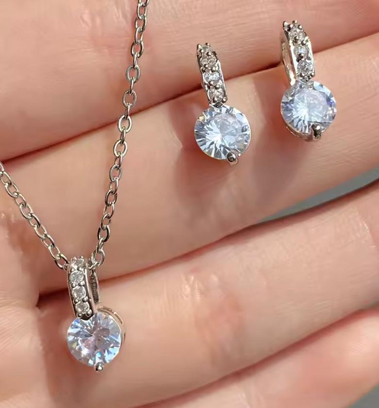 Classic Solitaire Pave Set image