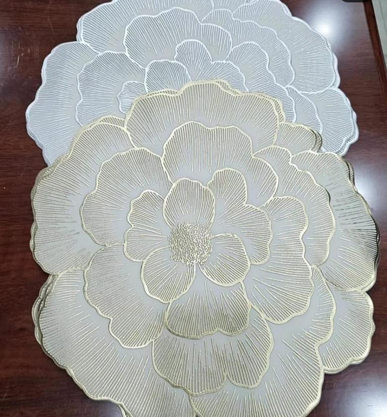 Elegant table mats image