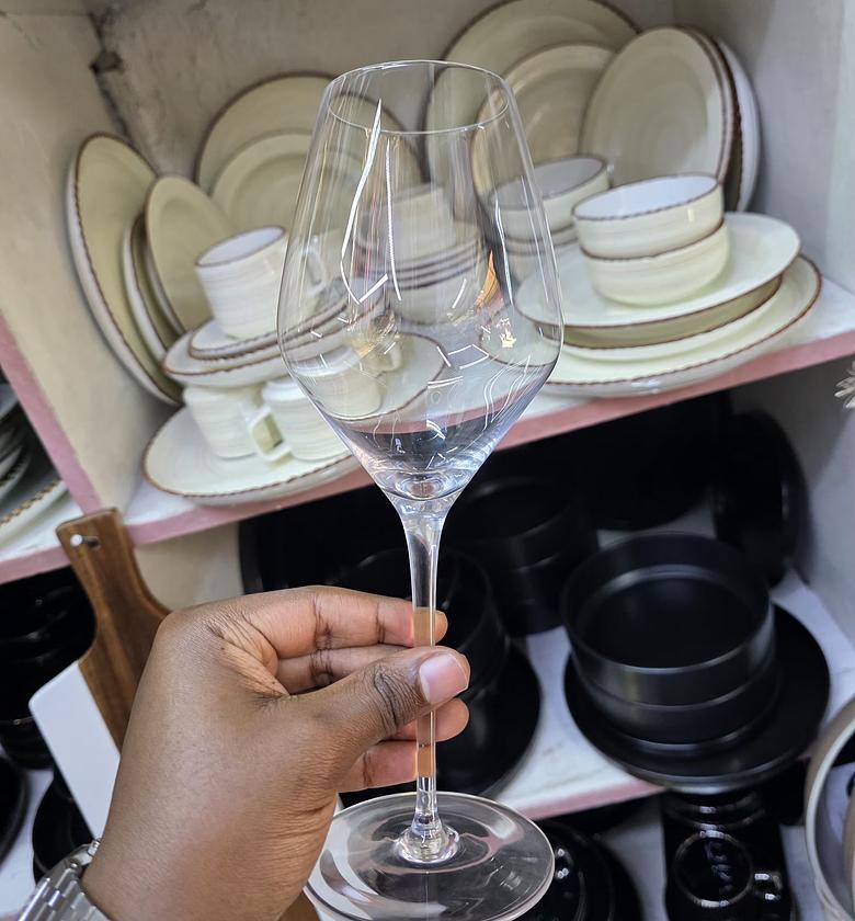 Elegant Burgundy Tulip Wine Glass Set (6-Piece) image