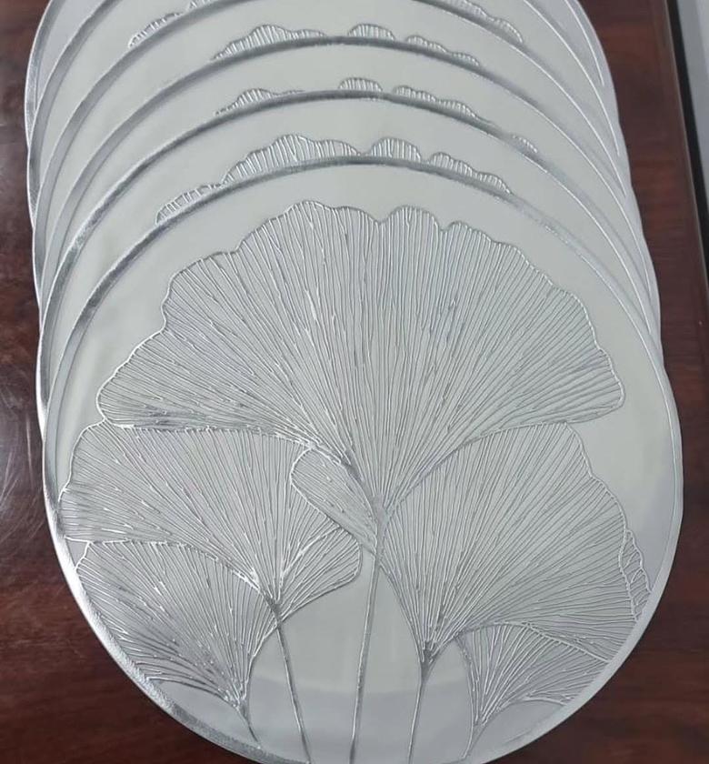 Elegant table mats image