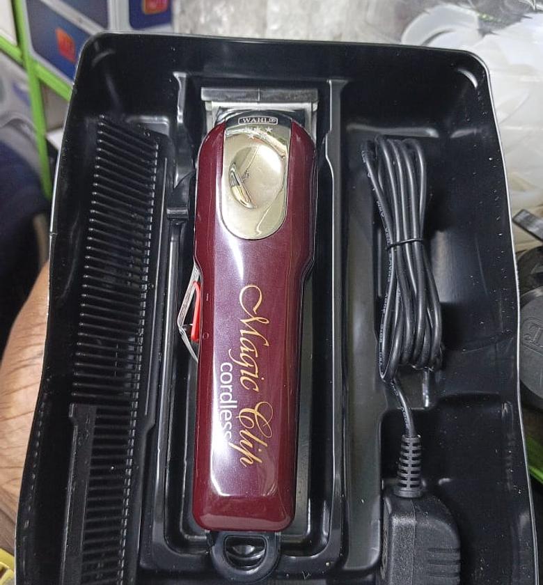 Wahl Professional 5-Star Cord/Cordless Magic Clip Hair Clipper.  image