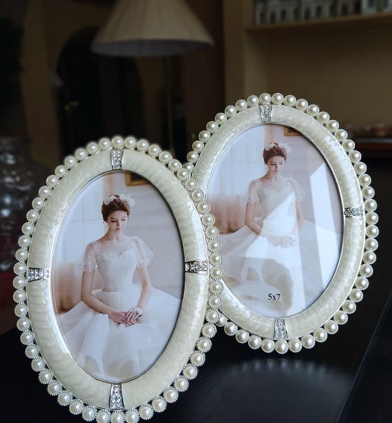Oval Pearl Photo Frame image
