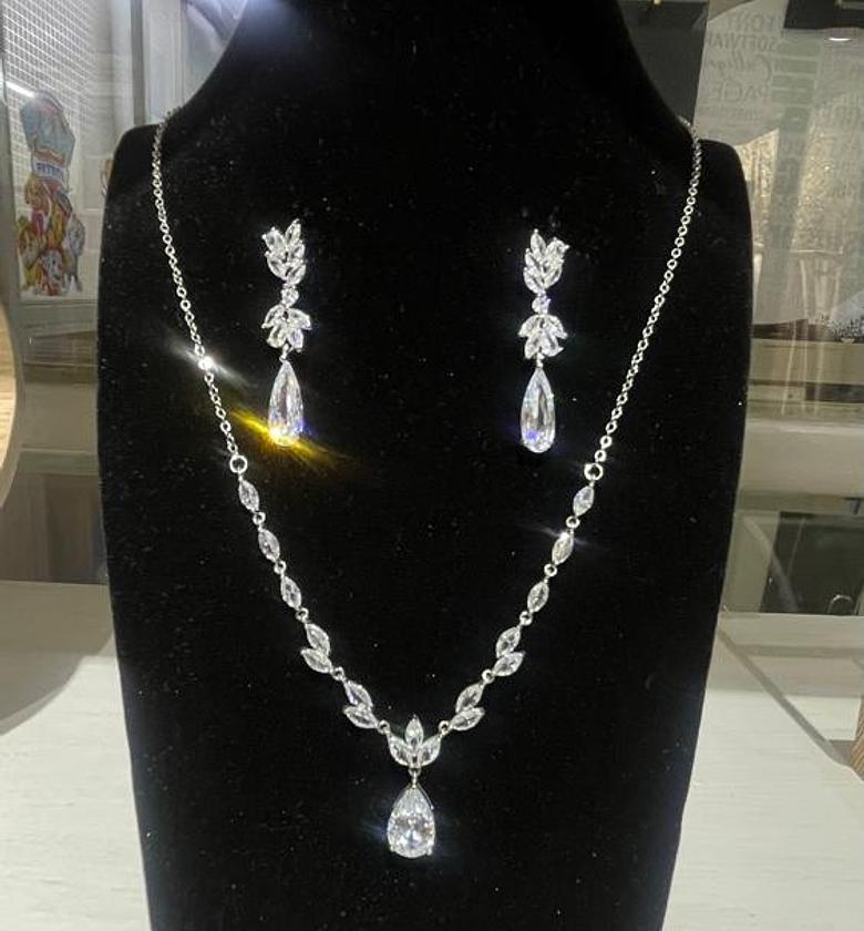 Regal Dewdrop Bridal Set image