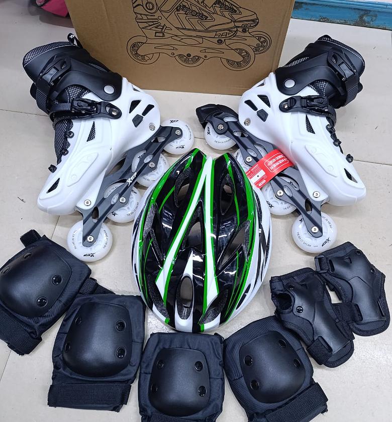 Adults and teens skating hard boot With Skating guards Hard helmet  image