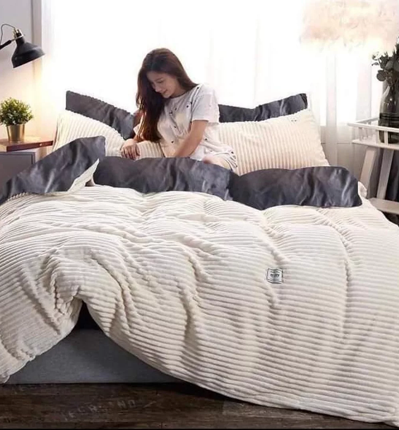 Luxury Velvet Warm Duvet Set.  image