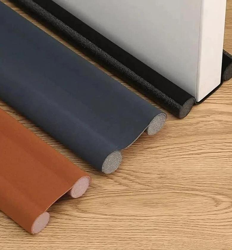 Bottom door sealer strip image