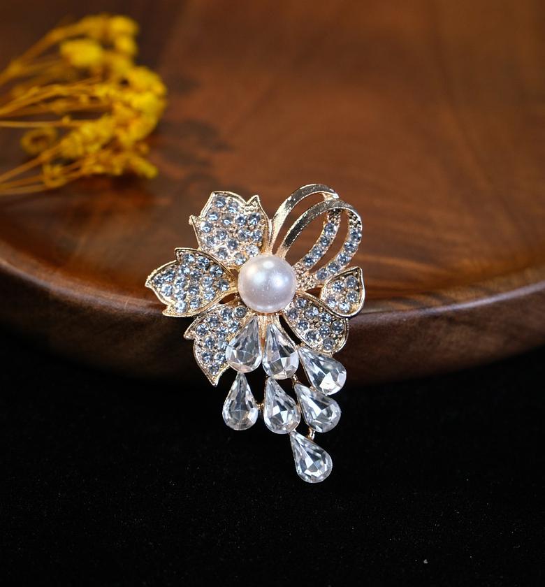 Anti-Light Zinc Alloy Jewelry Brooch image