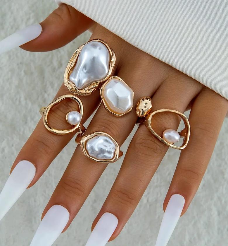 Curved Pearl Statement ring set image
