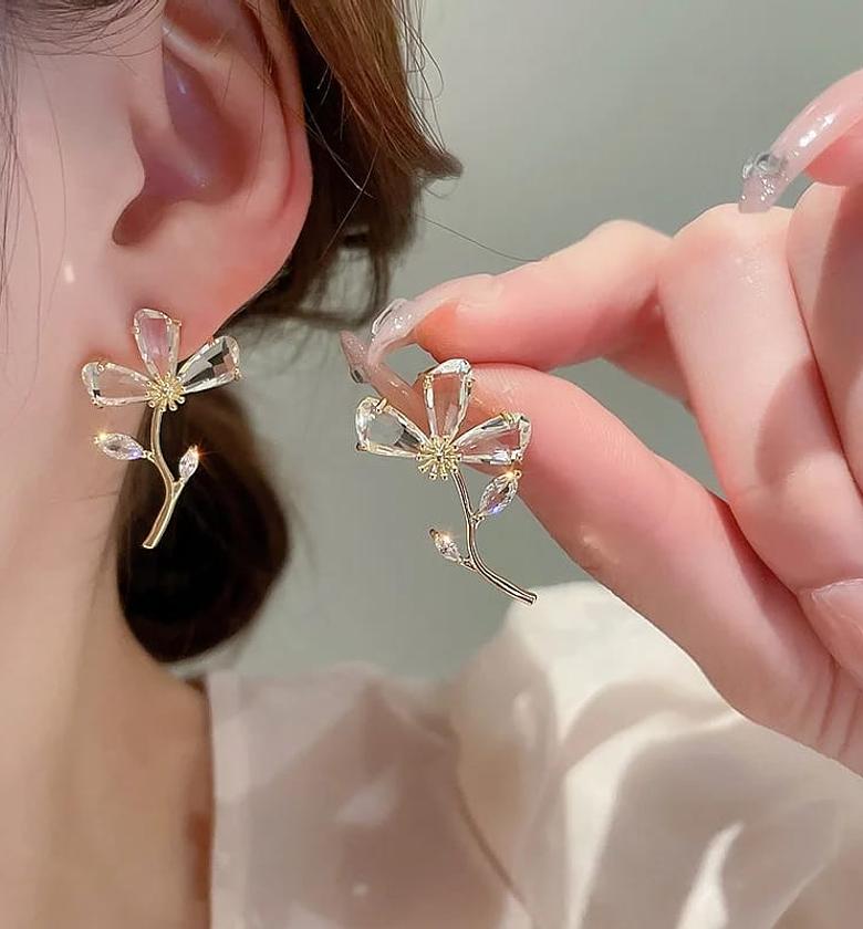 Crystal leaf stud earrings  image