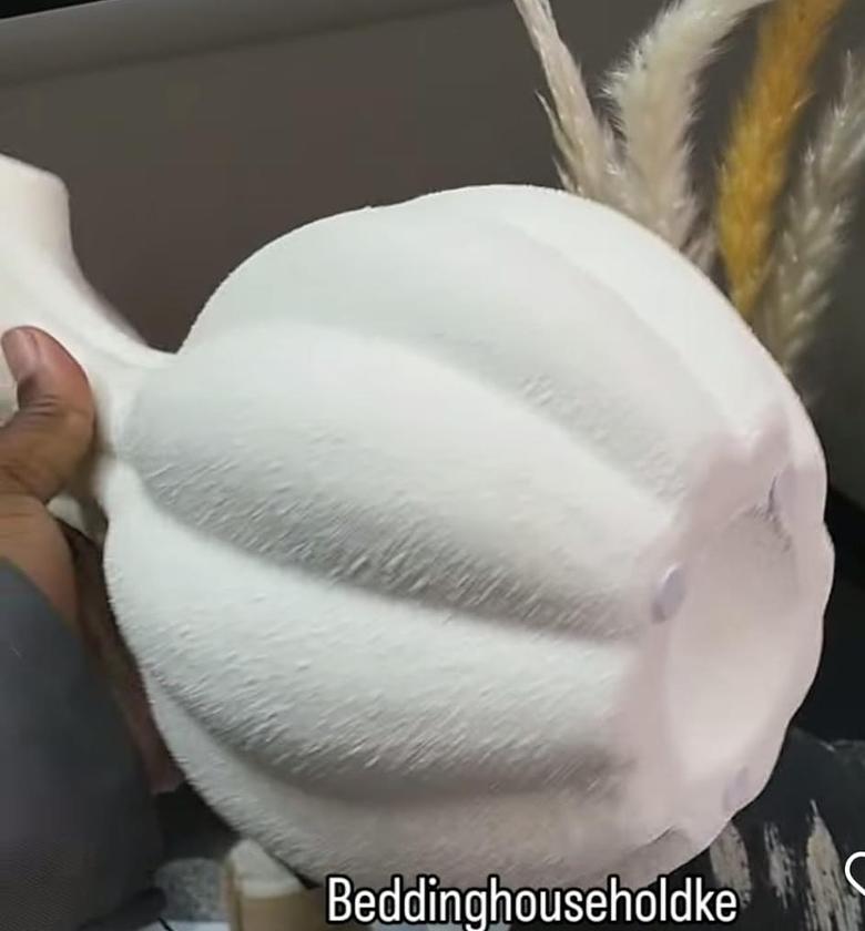 French High-End Retro Art Decoration White Petal Shaped Ceramic Vase. image