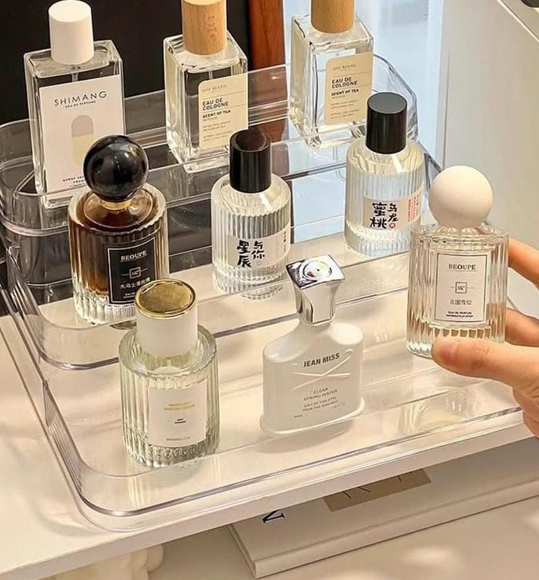 3 layer acrylic organizer. image