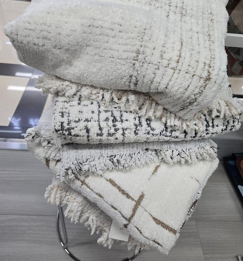 Premium Quality Throw Blanket – Soft, Warm & Stylish image