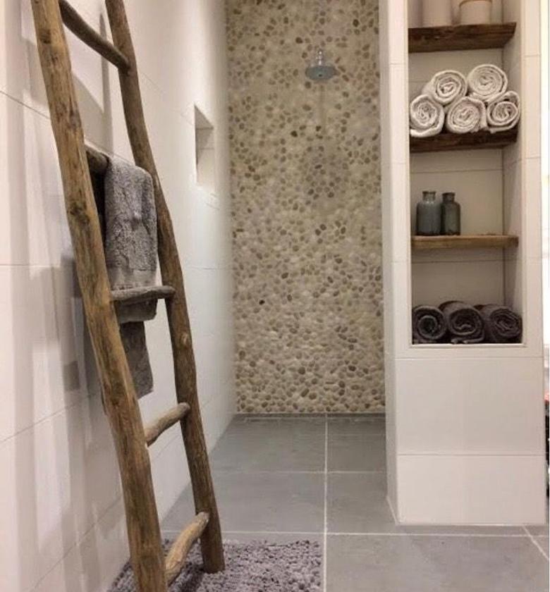 7ft  decorative towel  ladder image