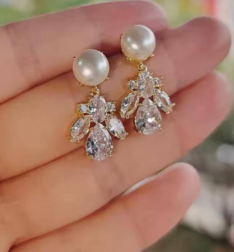 Heirloom Pearl and Cluster Drops image