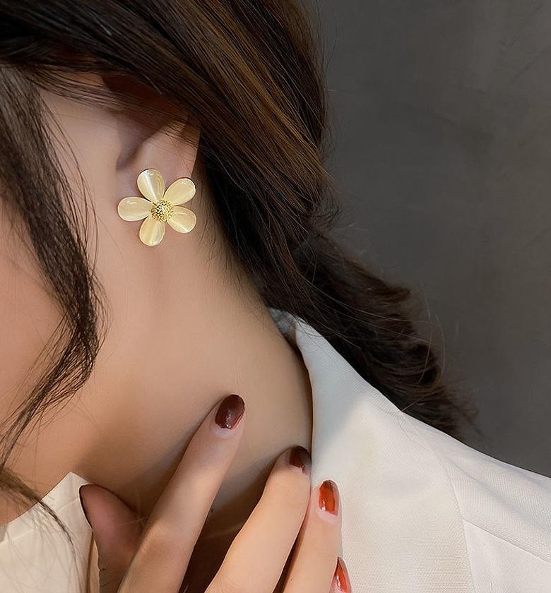 Opal white flower earrings  image