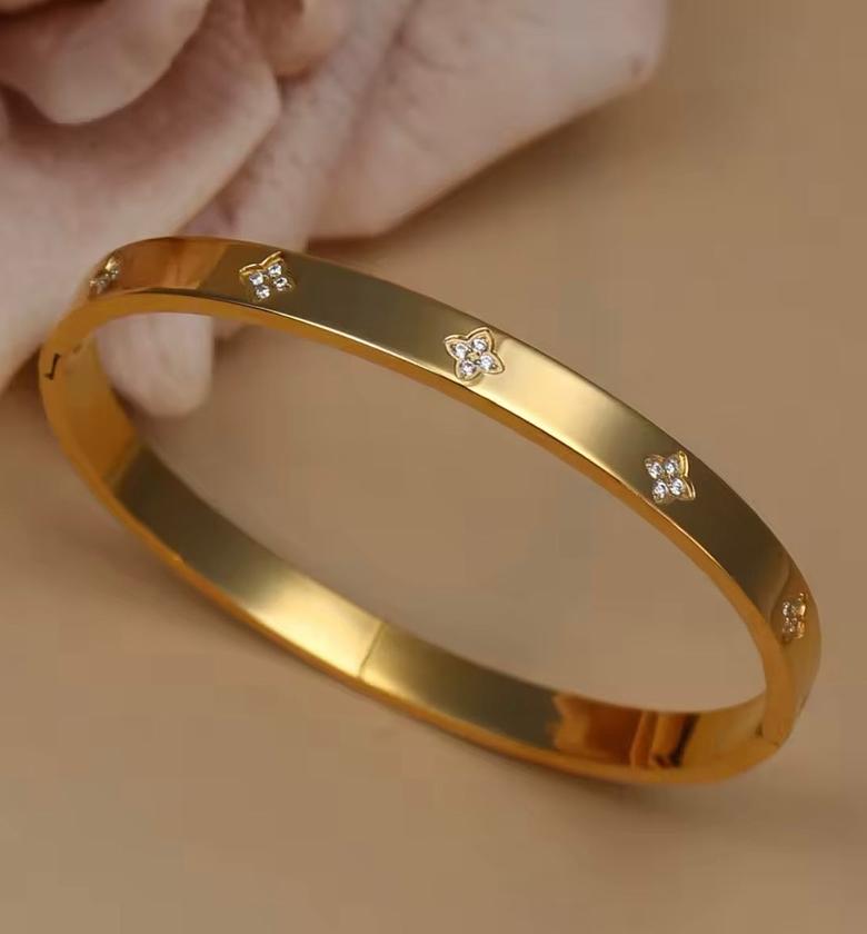 Clover Bloom Pave Bangle image