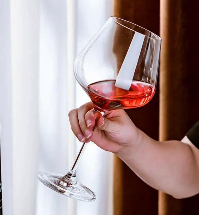 Classy big capacity crystal wine glasses. Capacity: 600ml. image