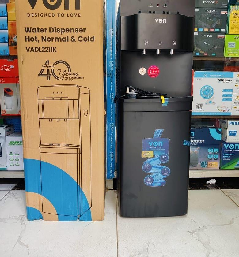 Von Dispenser 3Taps Hot, Normal and Cold. Black image