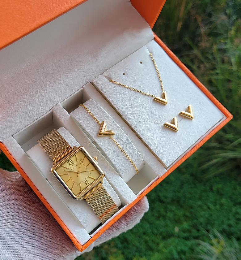 Gold watch set image