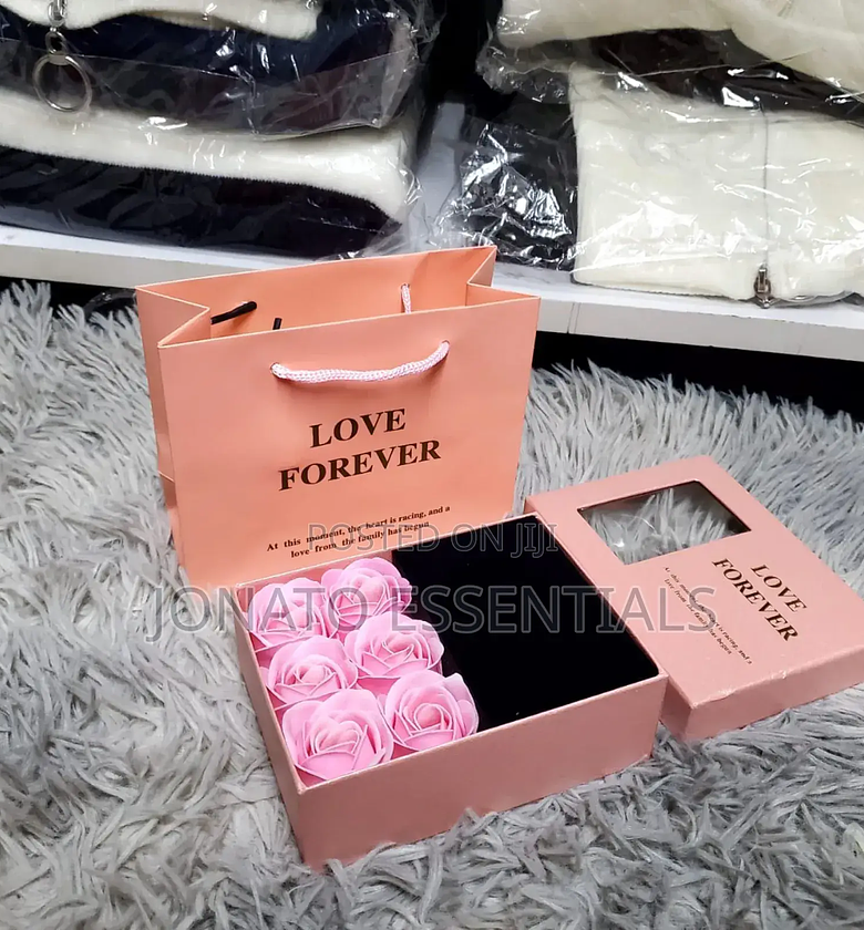 Valentine's Gift Box, Gifting Box image
