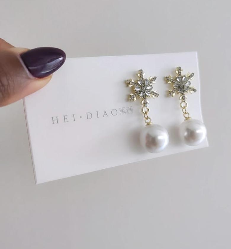 Gold snowflake pearl earrings  image