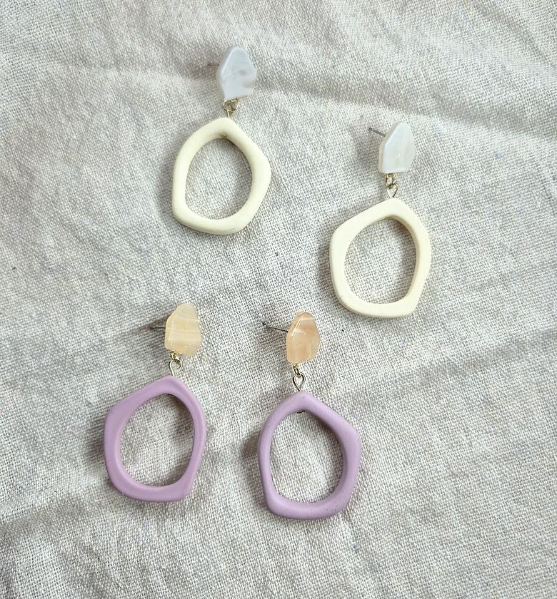 Olive Curve Earrings  image