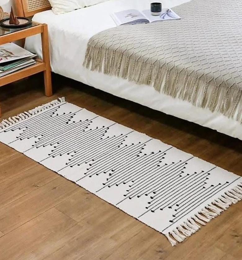 Cotton woven area rug with tassels image