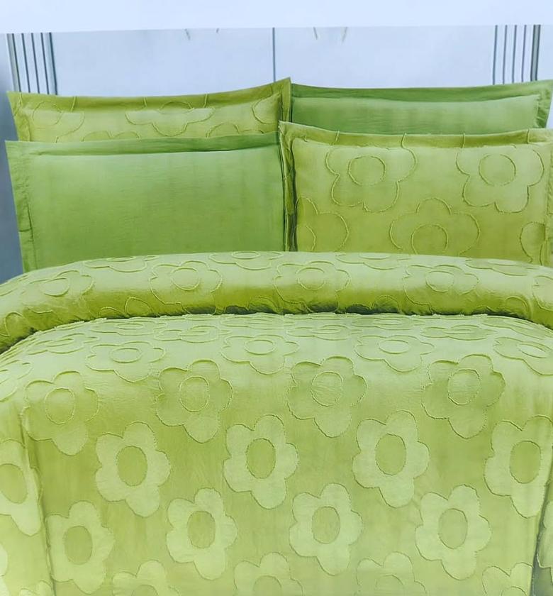 Luxury 6-Piece Tufted Bedding Ensemble image