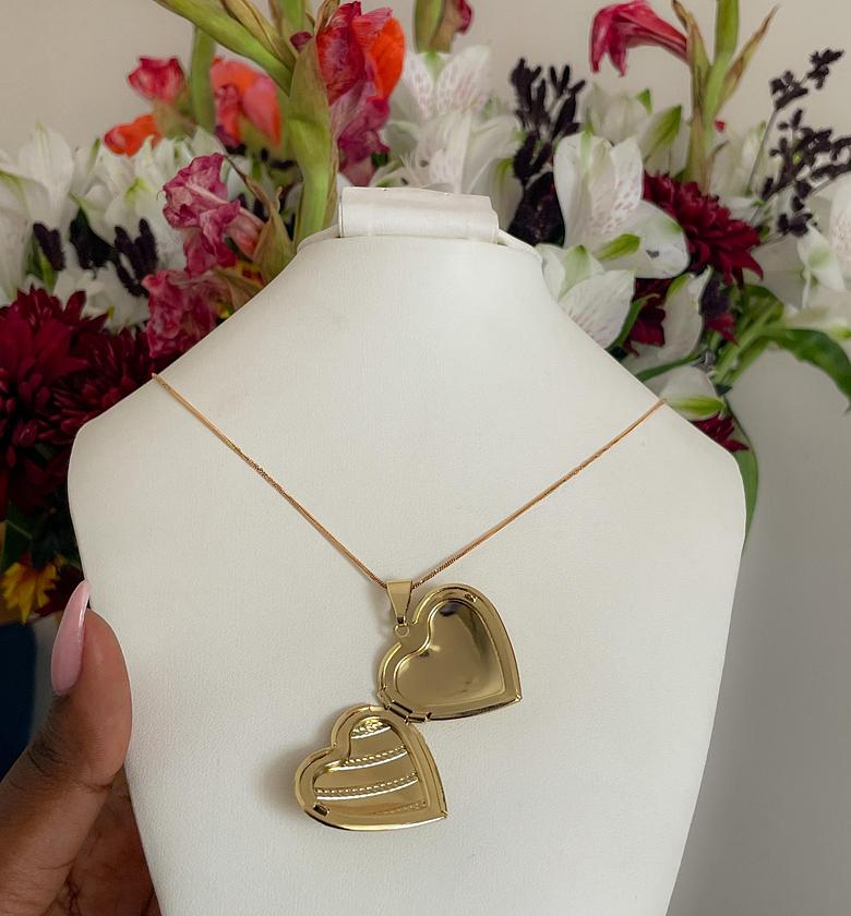 Golden Ribbed Heart Locket image