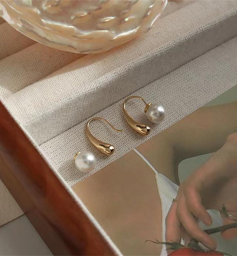 Pearl reversible earrings  image