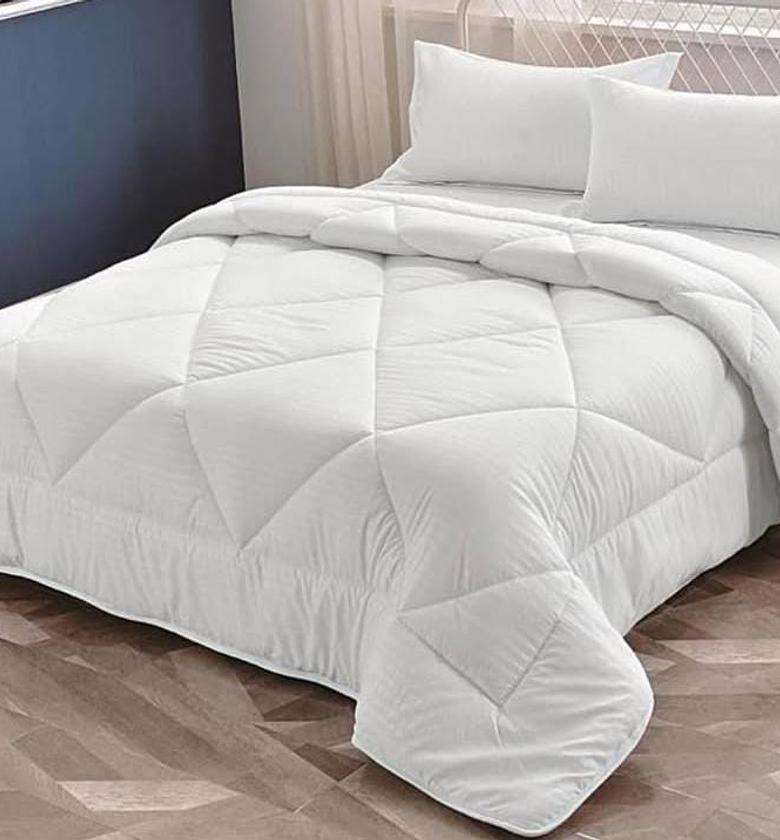 Quality Stripped duvet set. image