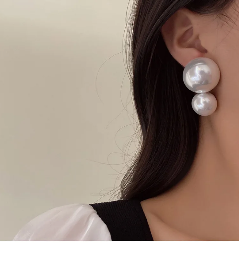 Pearl drop earrings  image