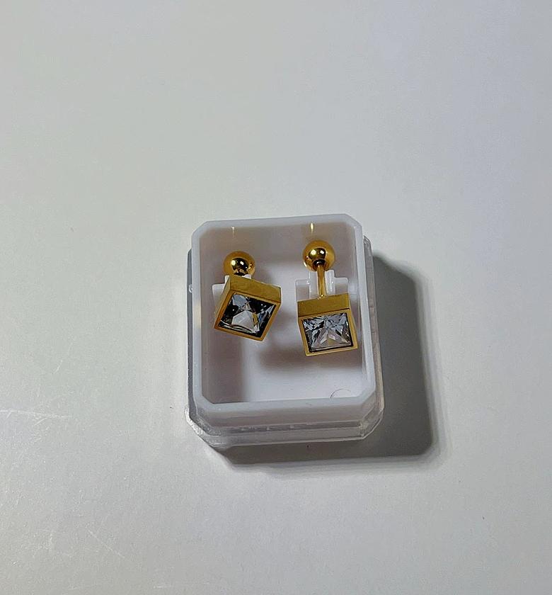 Cartilage earrings image