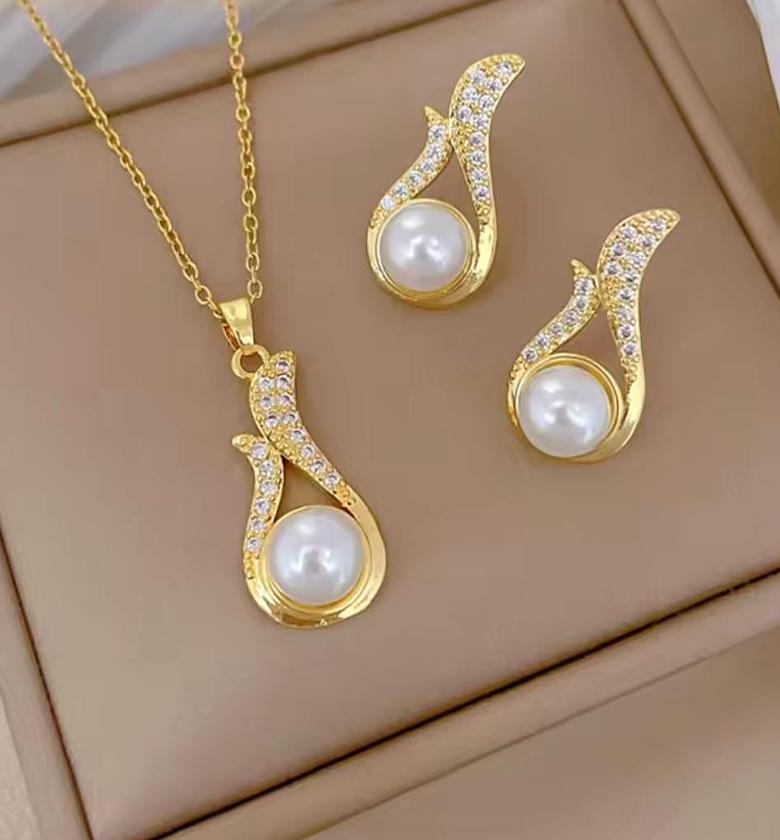 Lumina Marquise Pearl & Pavé Ribbon Set image