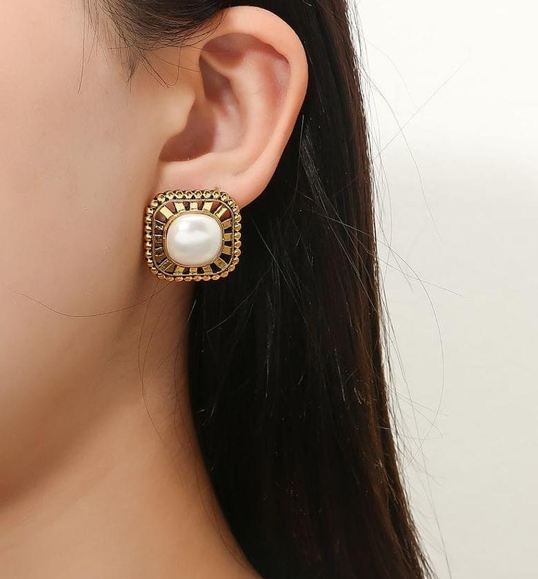 Pearl brass earrings image