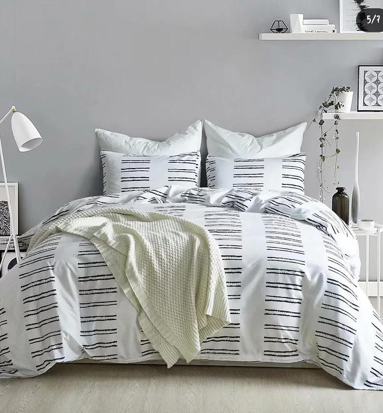 High quality duvet cover. image