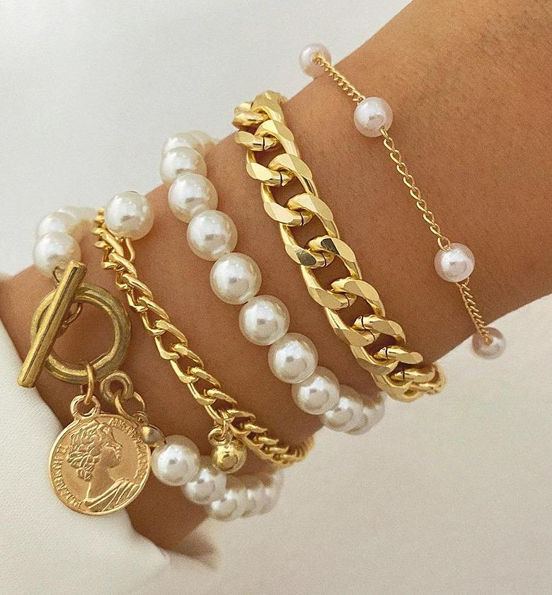 Gold Chunky Chain And Pearls Bracelet Set image