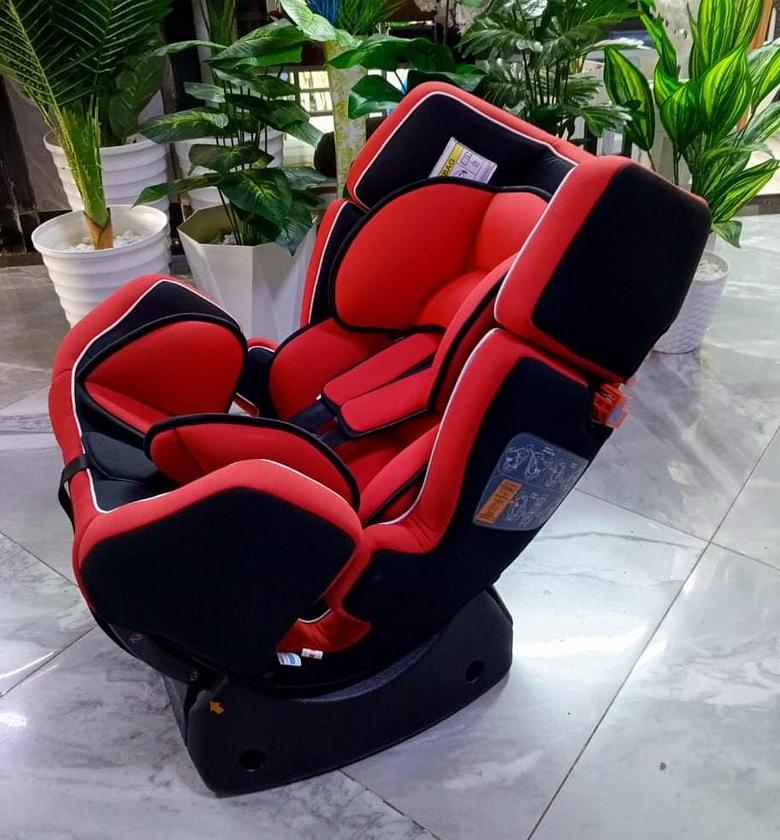 Kids Car Seat. Designed to recline into three positions and can accommodate a maximum weight of 36kgs image