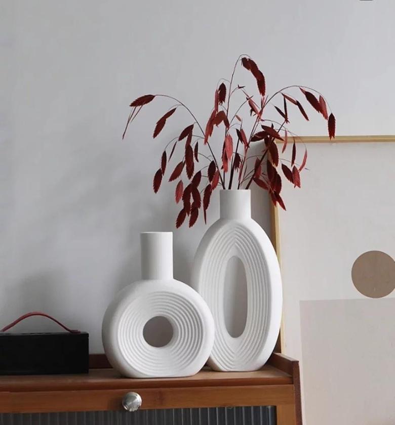 Decorative vase set. image