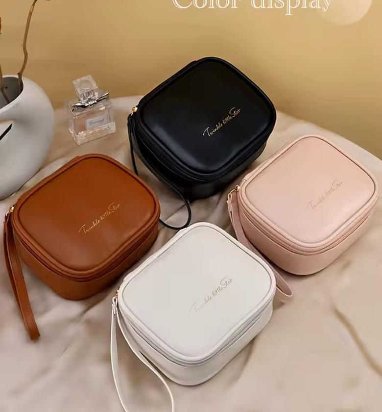 Waterproof mini pads pouch* image