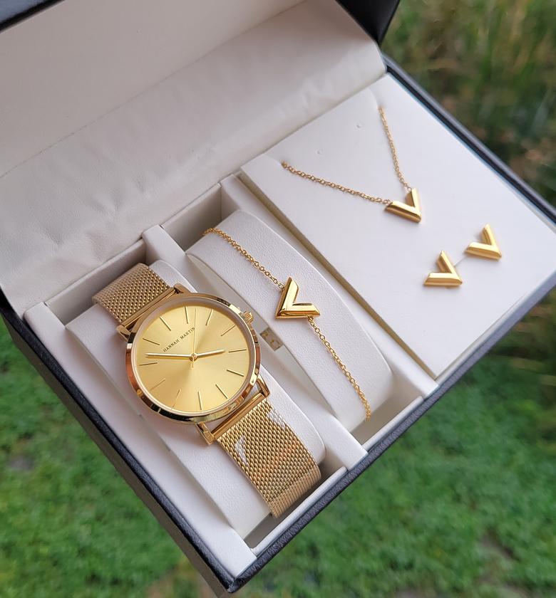 Gold gift package  image